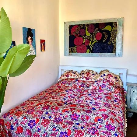 Lovely Cosy Art Flat Apartment